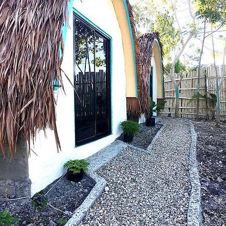 Love Shack Hostel & Cafe Сан-Хуан Экстерьер фото