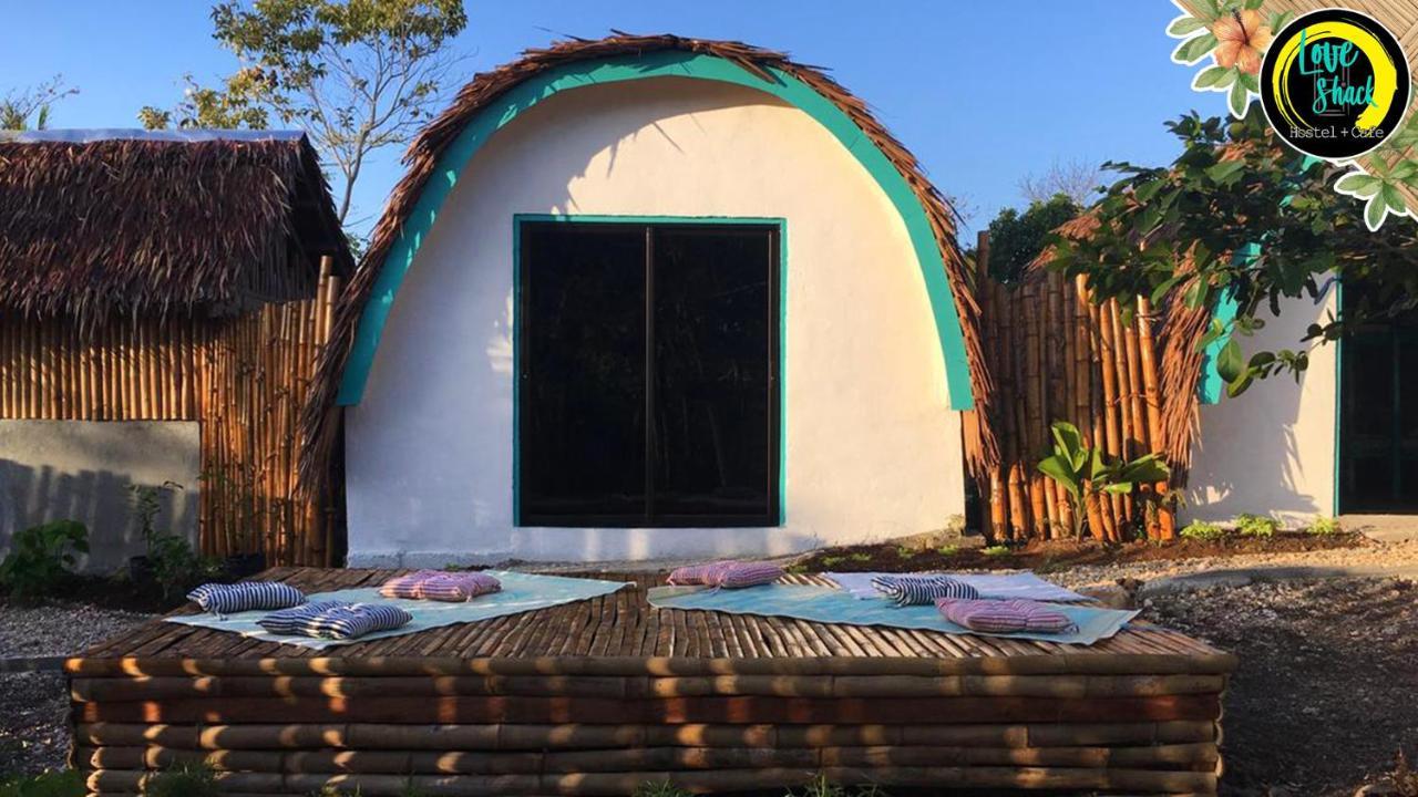 Love Shack Hostel & Cafe Сан-Хуан Экстерьер фото